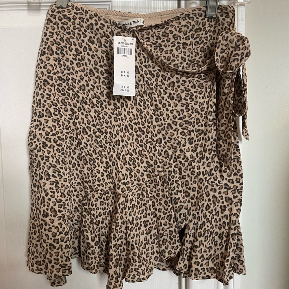 Abercrombie & Fitch leopard print skirt